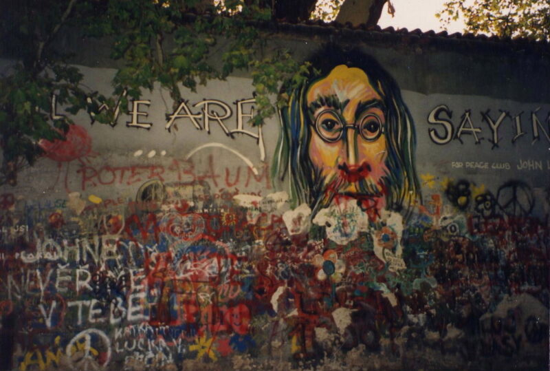 Vlastní život Lennonovy zdi
